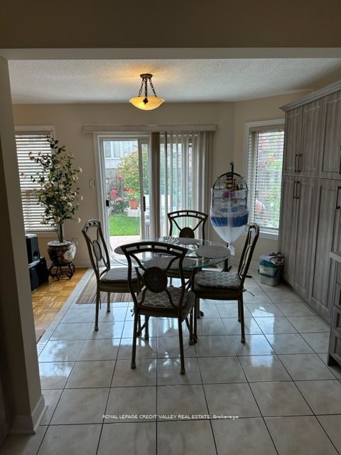 82 Fallstar Cres