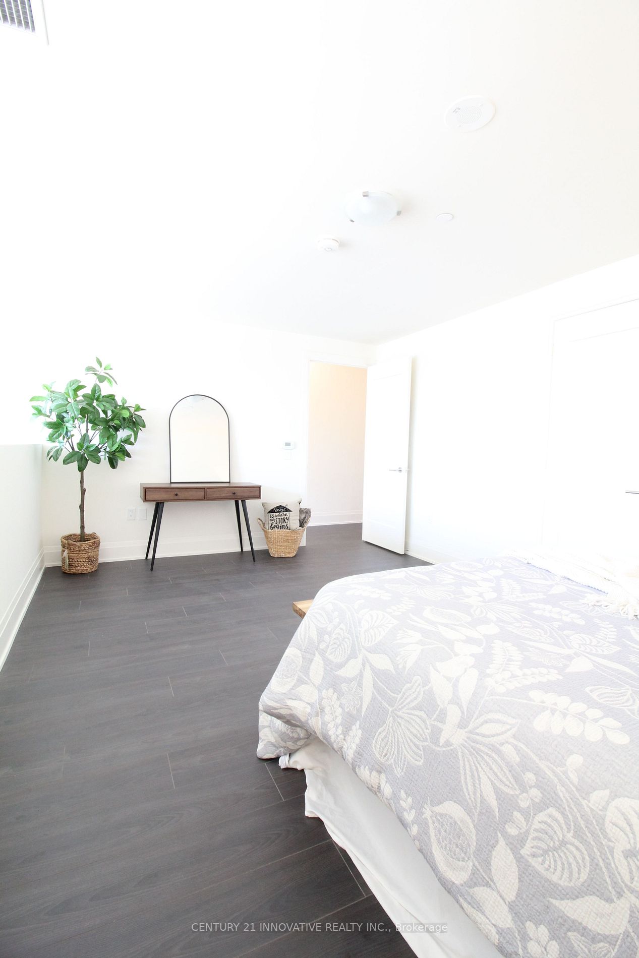 509 Dundas Street W, #102
