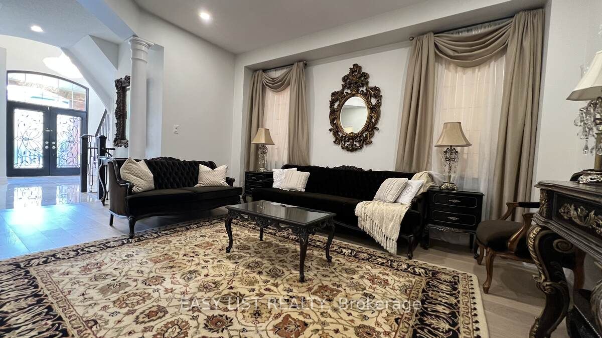 889 Stoutt Cres