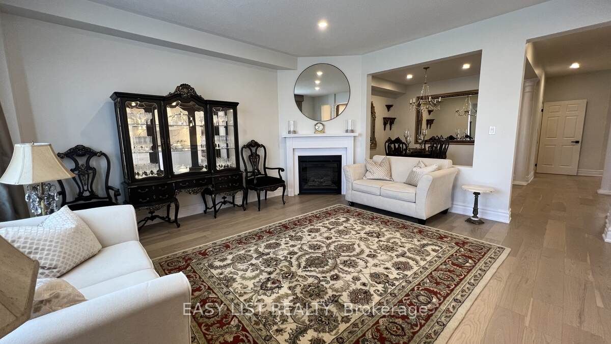 889 Stoutt Cres