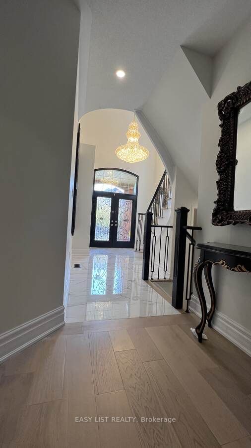 889 Stoutt Cres