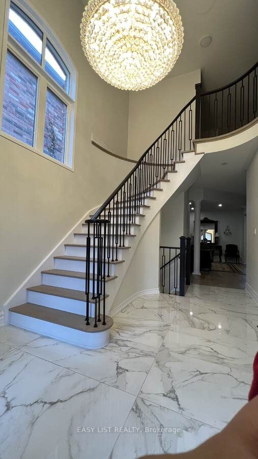 889 Stoutt Cres