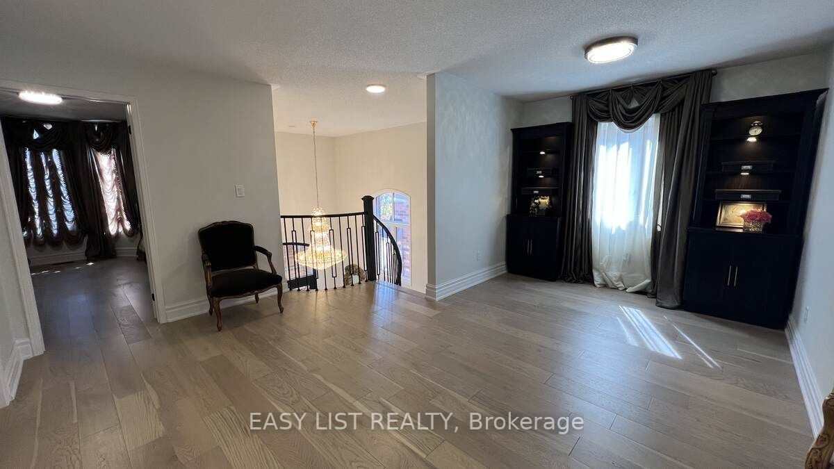 889 Stoutt Cres
