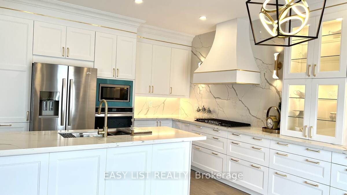 889 Stoutt Cres