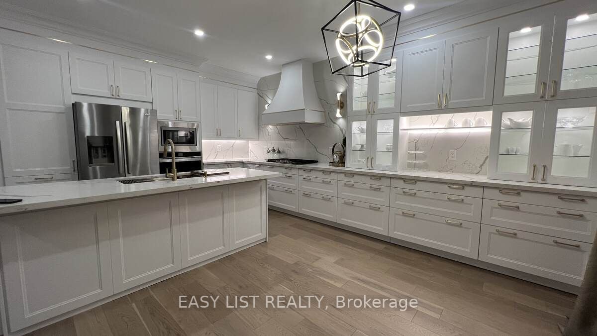 889 Stoutt Cres
