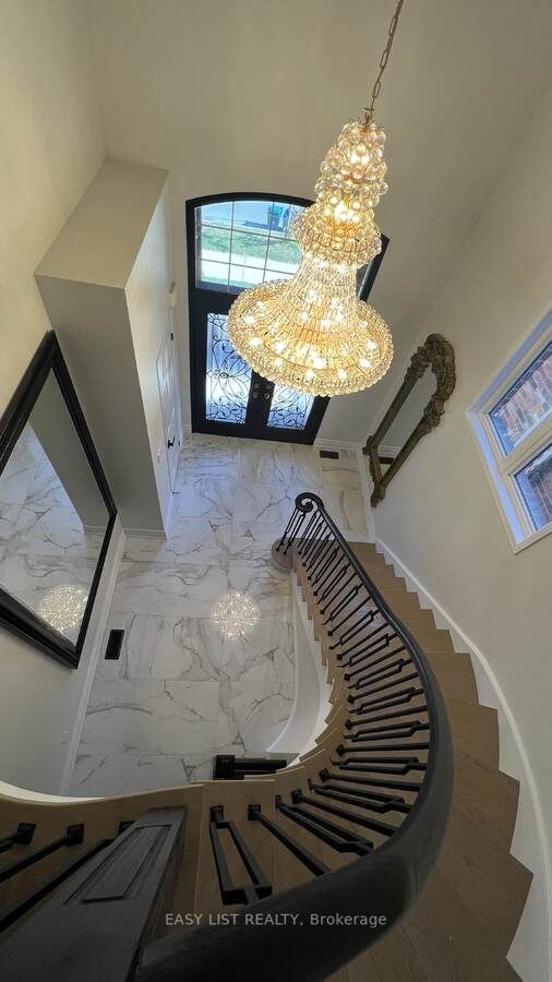889 Stoutt Cres