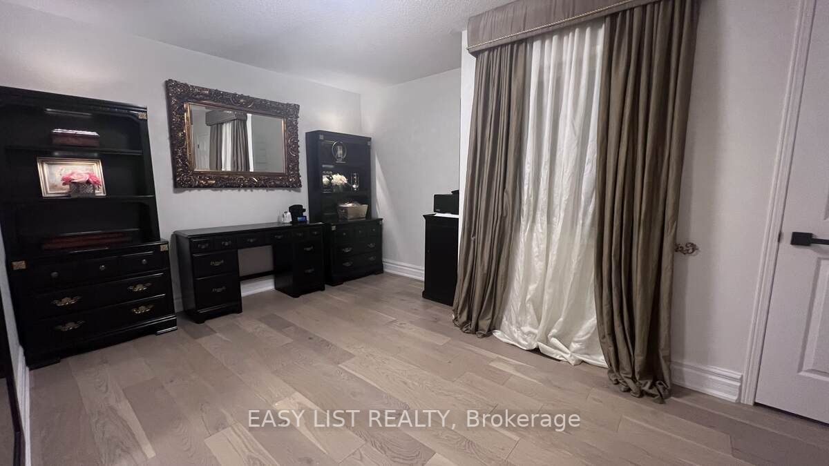 889 Stoutt Cres