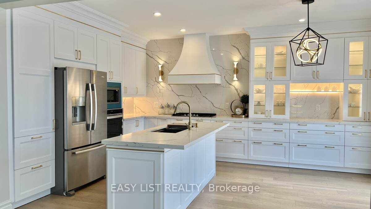 889 Stoutt Cres