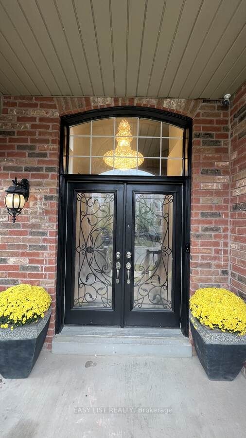889 Stoutt Cres