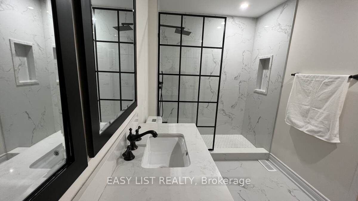 889 Stoutt Cres
