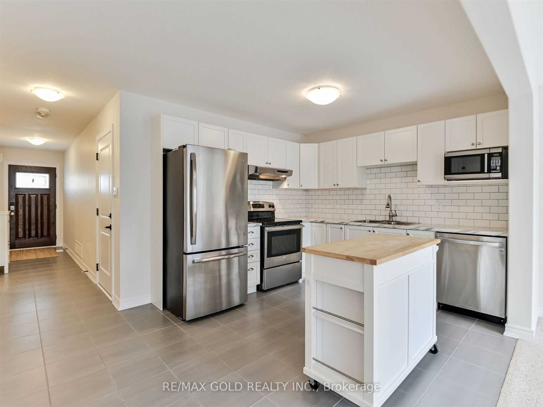 124 Parkinson Cres, #16