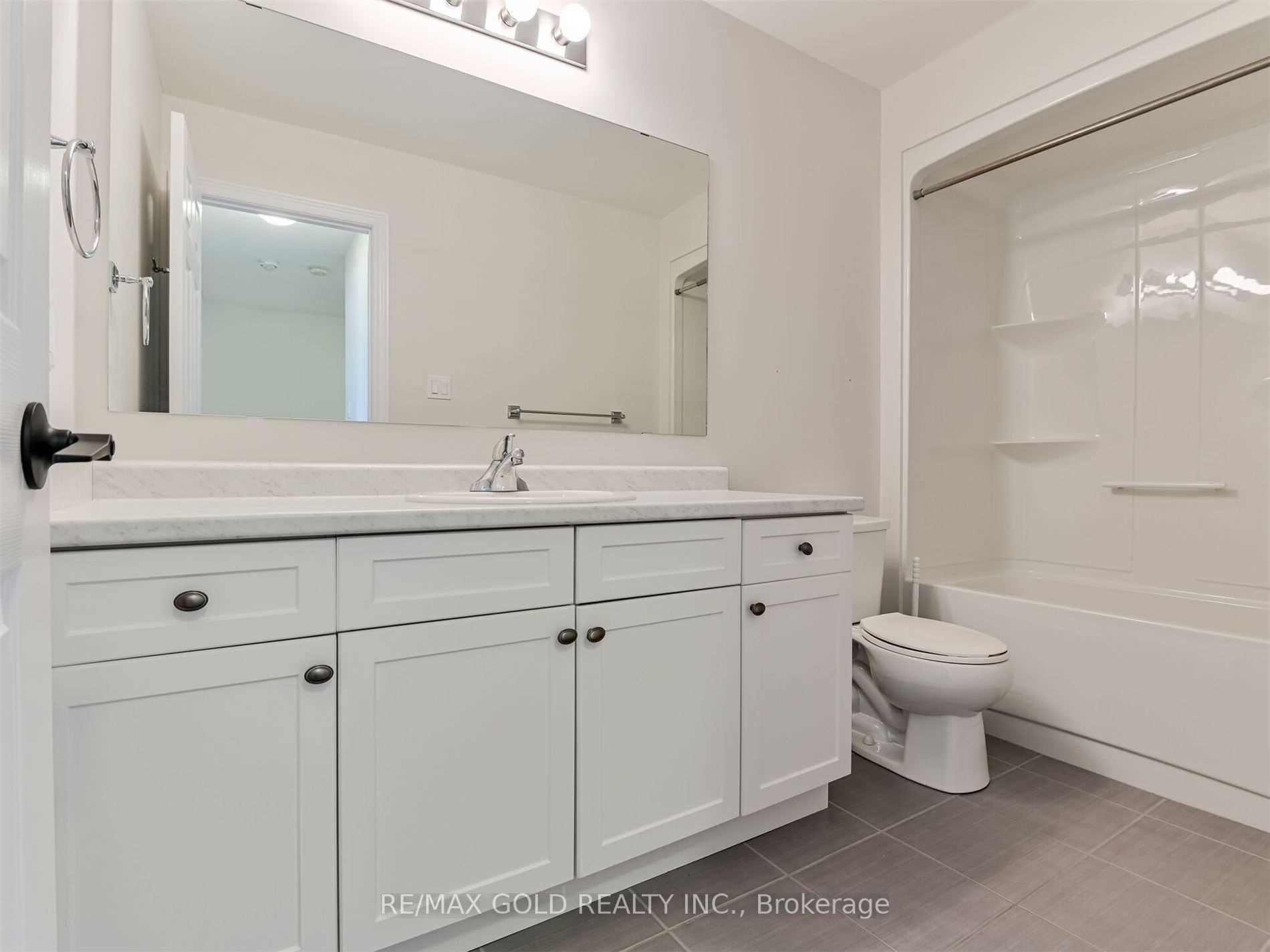 124 Parkinson Cres, #16