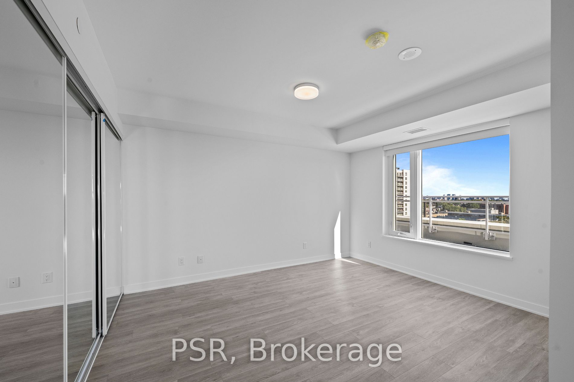 299 Campbell Ave, #817