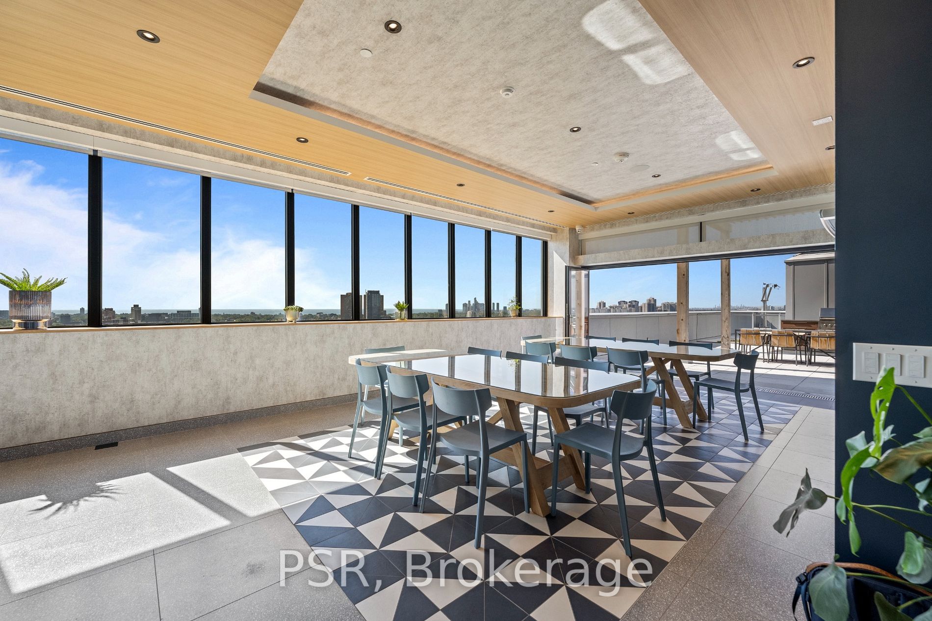 299 Campbell Ave, #817