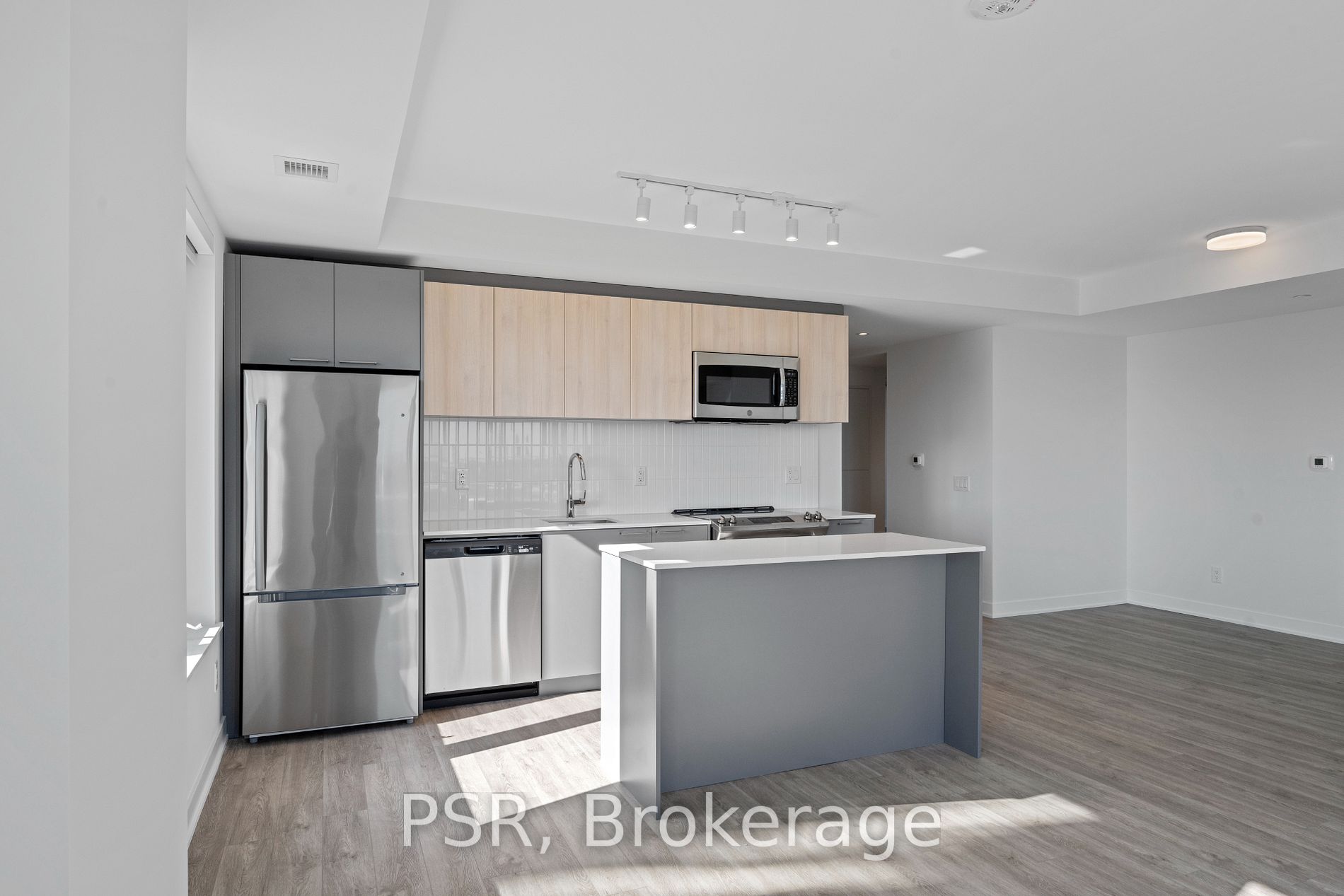 299 Campbell Ave, #817