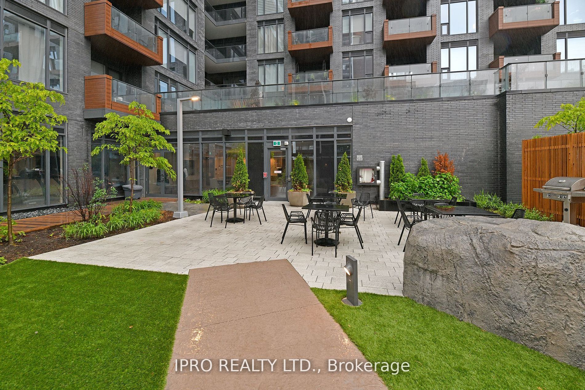 21 Park St E, #710