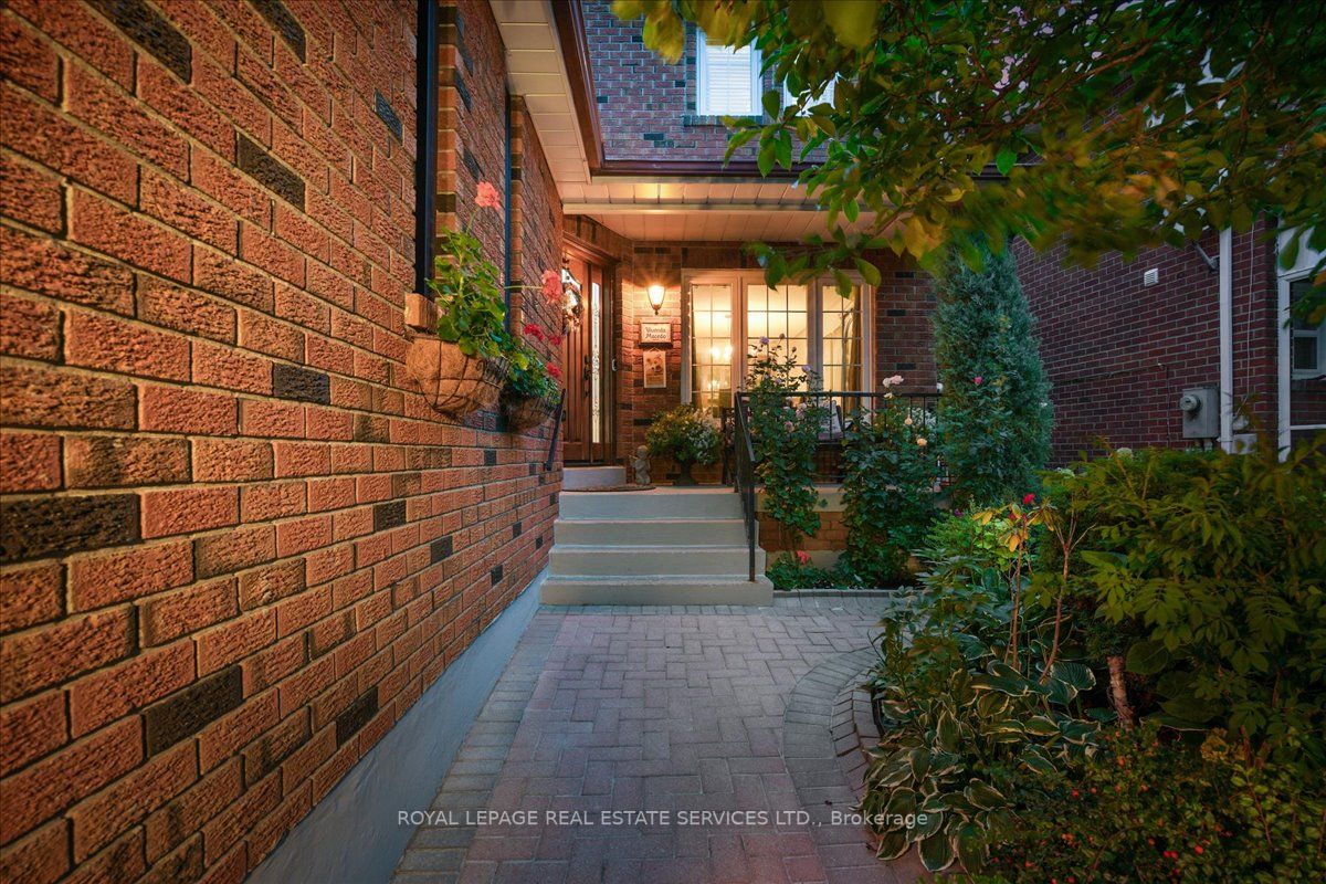 169 Kingsbridge Garden Circ
