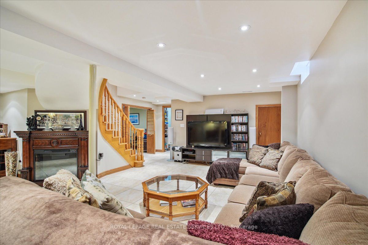 169 Kingsbridge Garden Circ