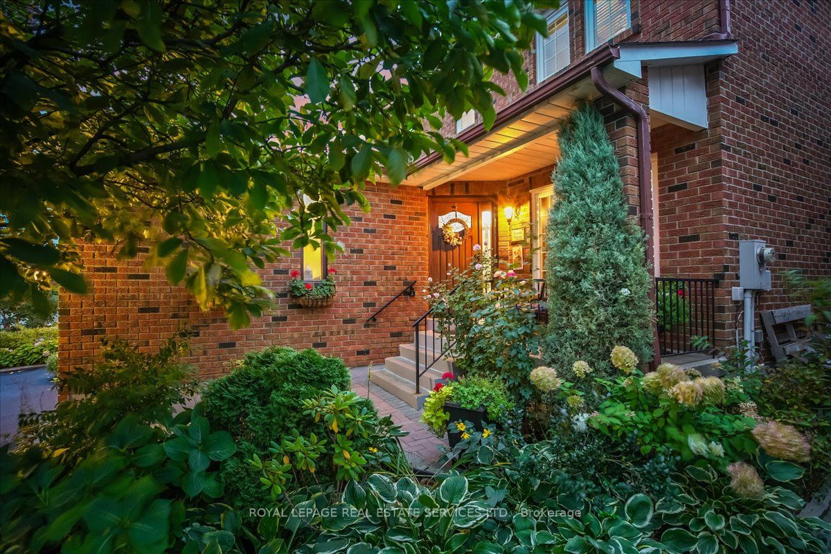 169 Kingsbridge Garden Circ
