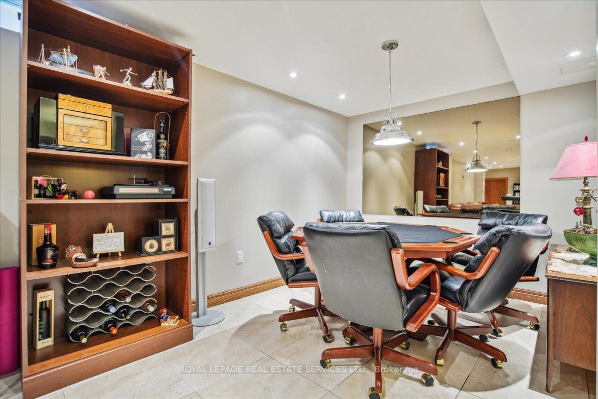 169 Kingsbridge Garden Circ