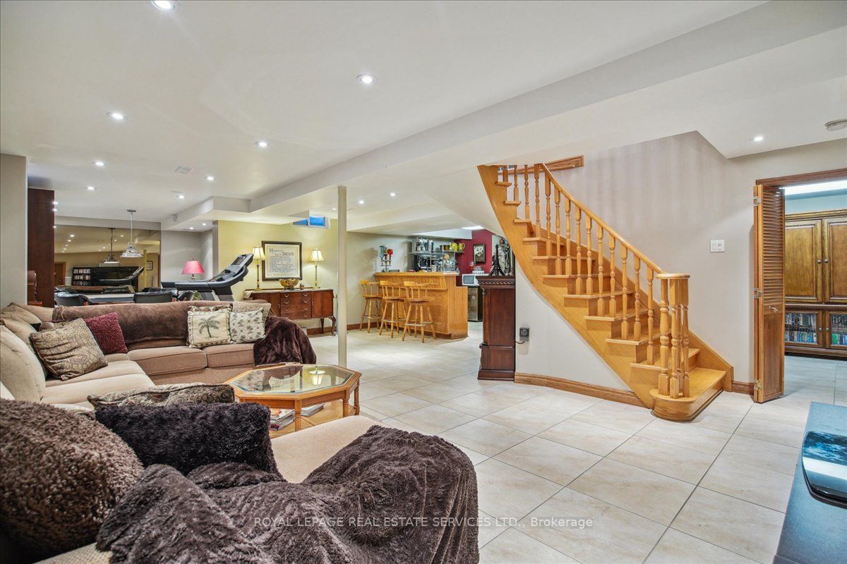 169 Kingsbridge Garden Circ