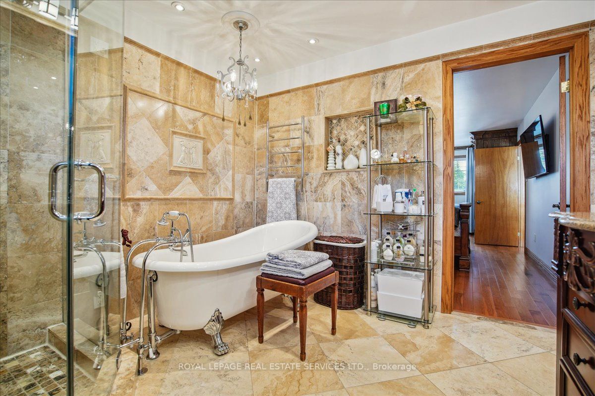 169 Kingsbridge Garden Circ