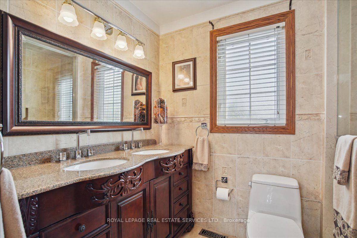 169 Kingsbridge Garden Circ