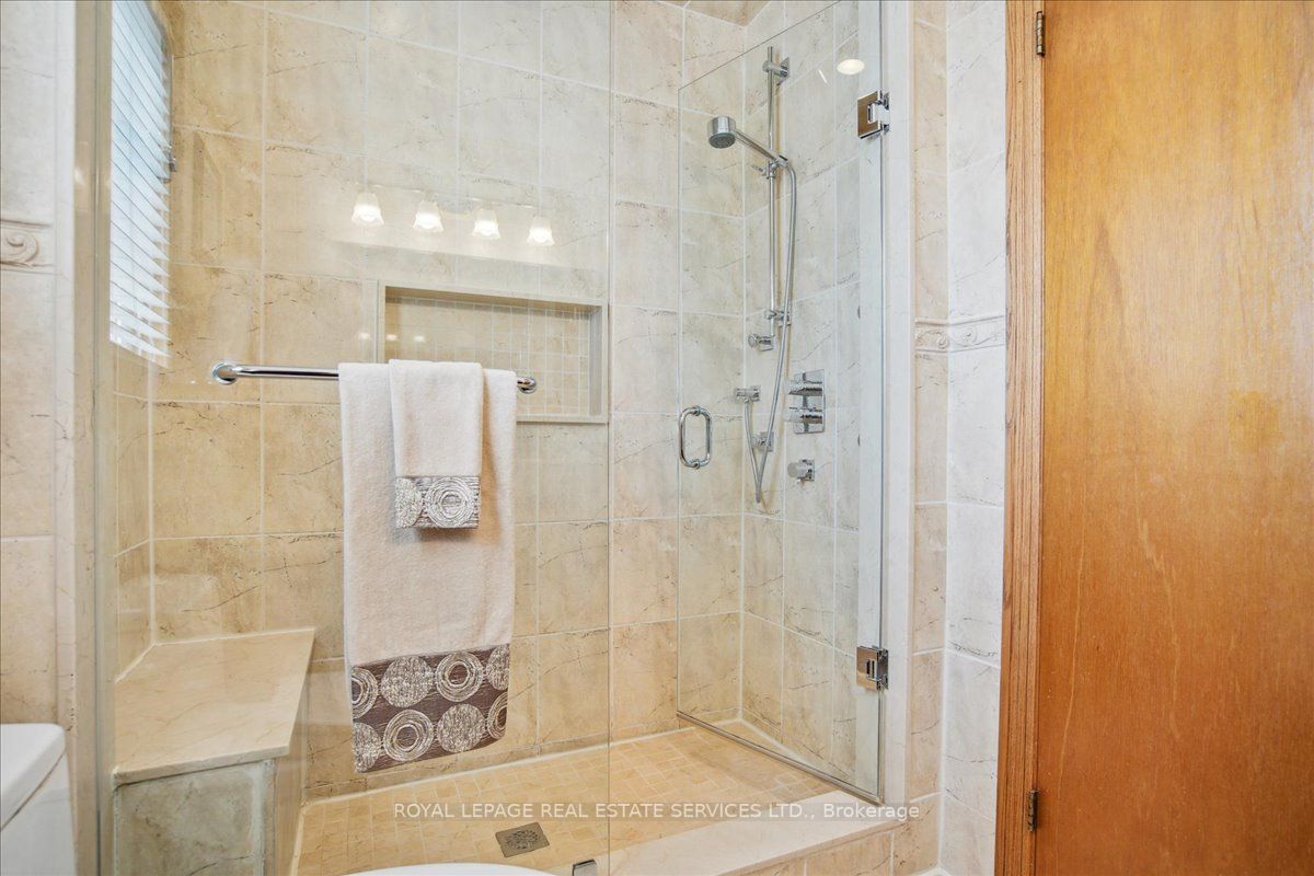 169 Kingsbridge Garden Circ