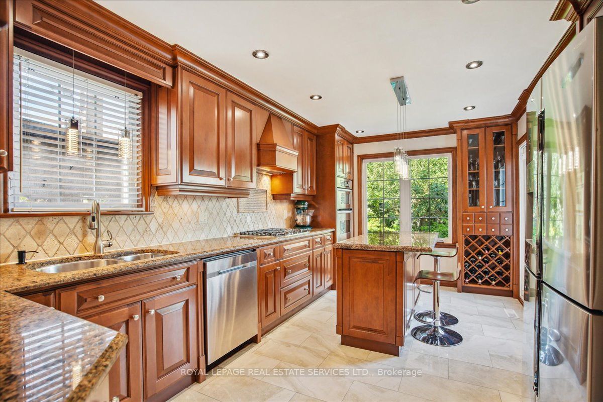 169 Kingsbridge Garden Circ