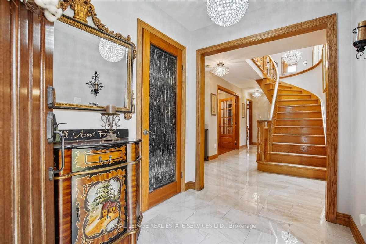 169 Kingsbridge Garden Circ