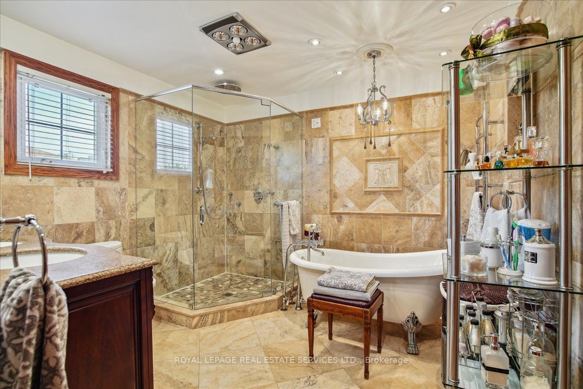 169 Kingsbridge Garden Circ