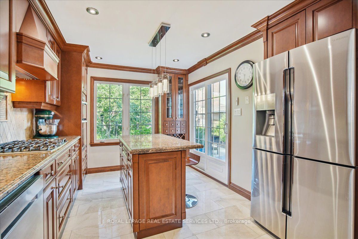 169 Kingsbridge Garden Circ
