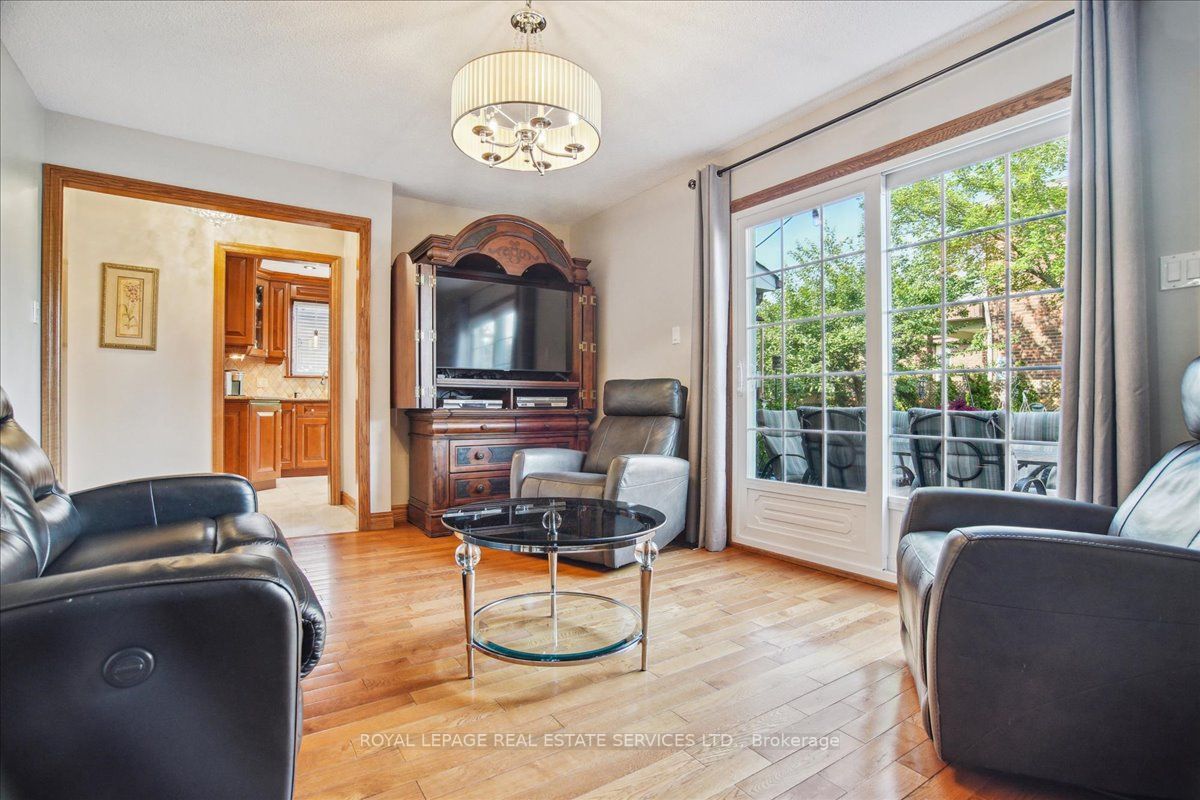 169 Kingsbridge Garden Circ