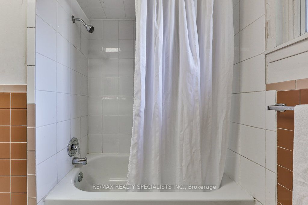 3192 Ibbetson Cres