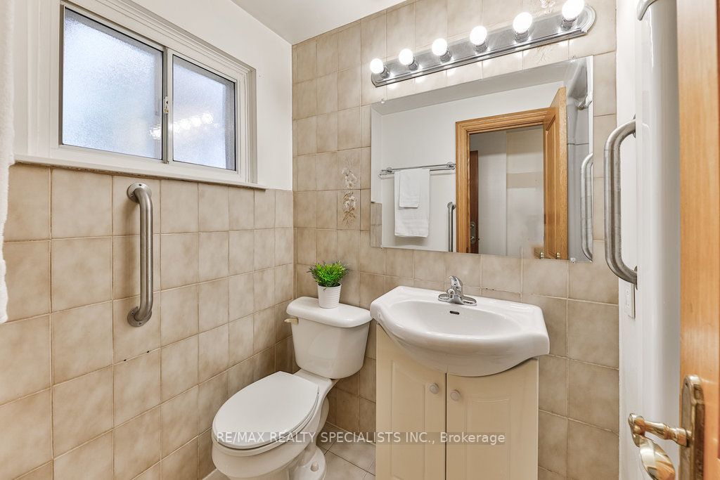 3192 Ibbetson Cres