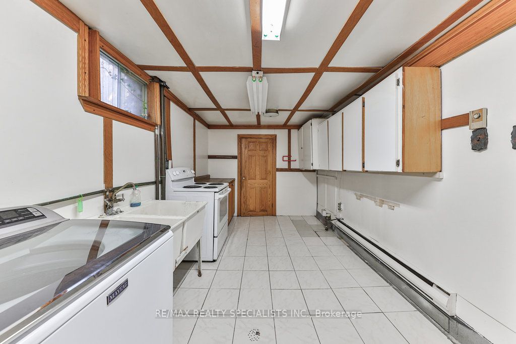 3192 Ibbetson Cres