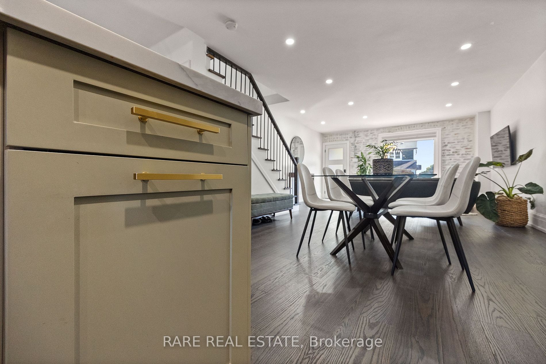 28 Guestville Ave