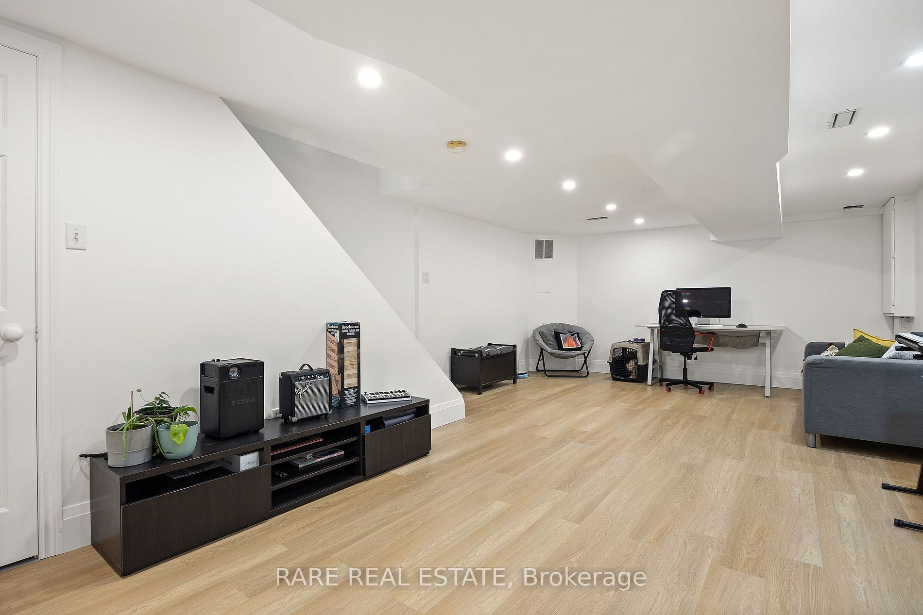28 Guestville Ave