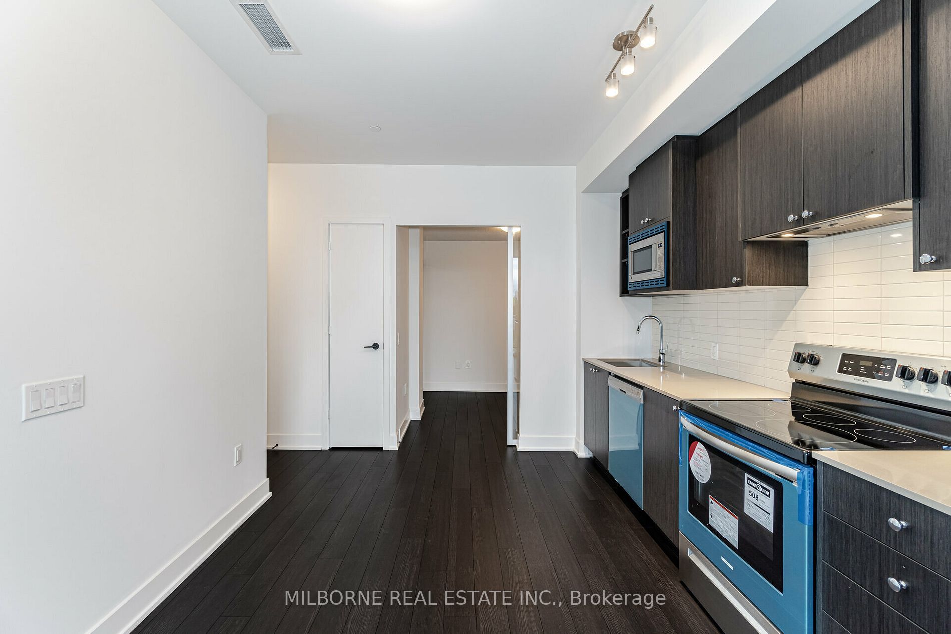 60 George Butchart Dr, #119