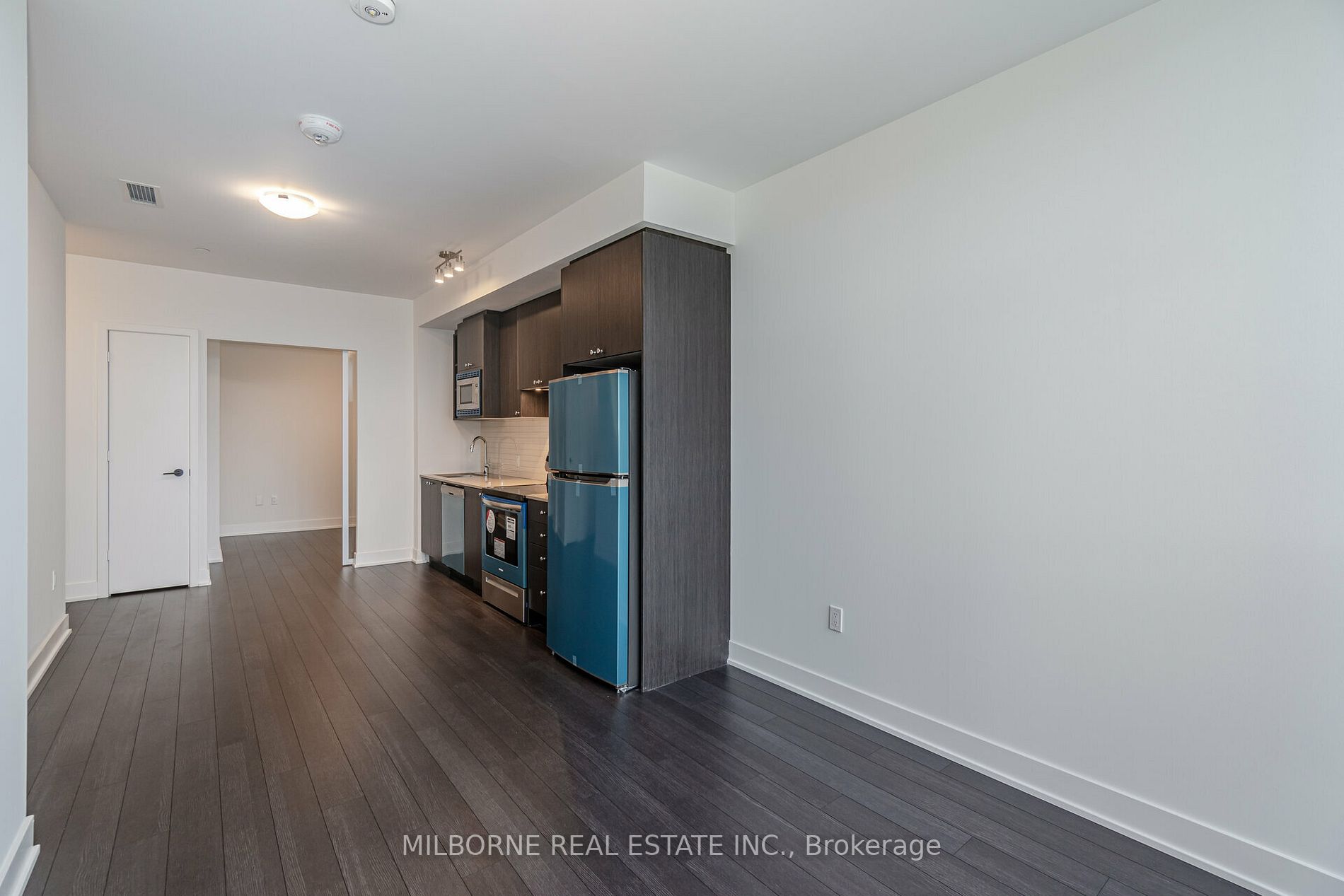 60 George Butchart Dr, #119