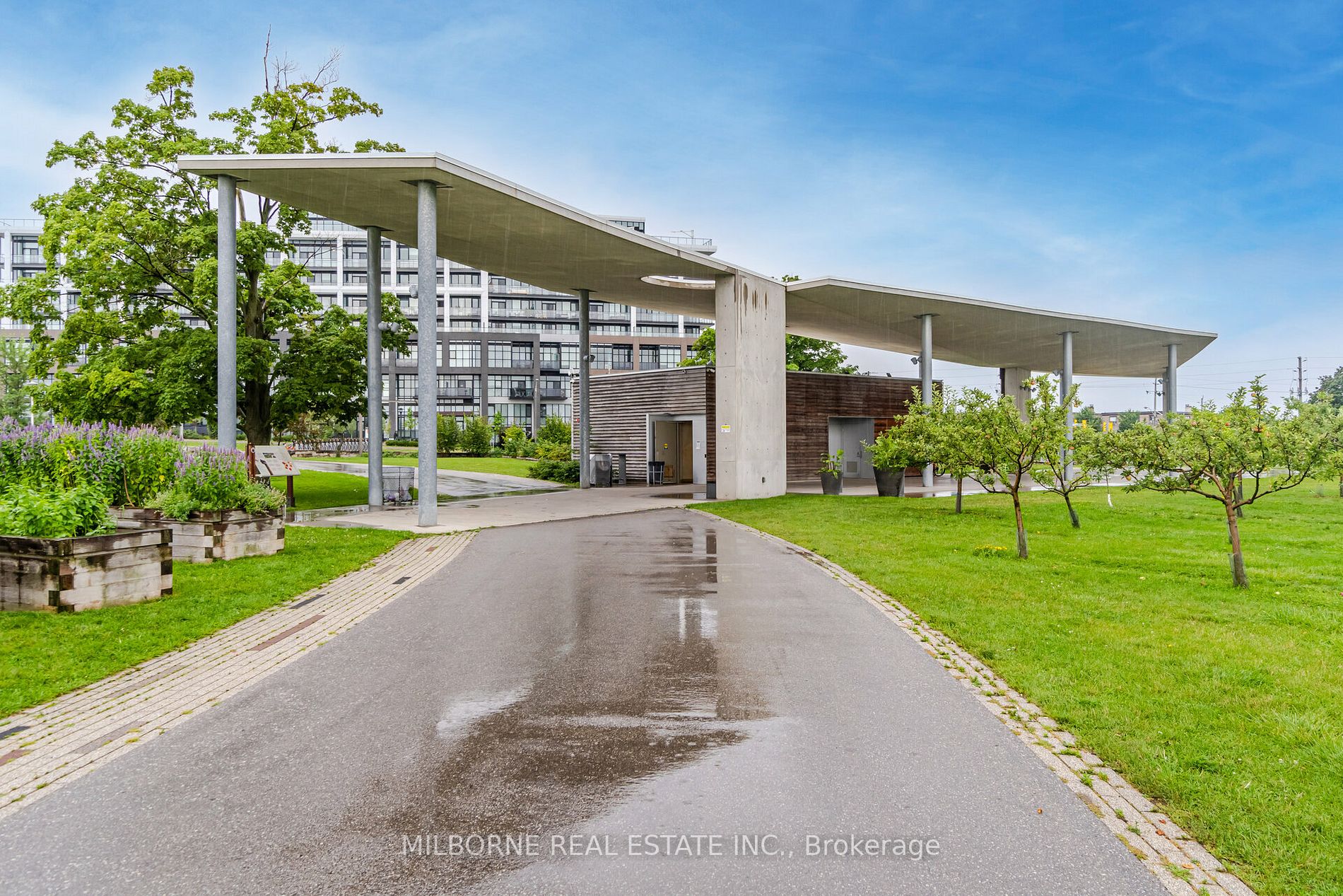 60 George Butchart Dr, #119