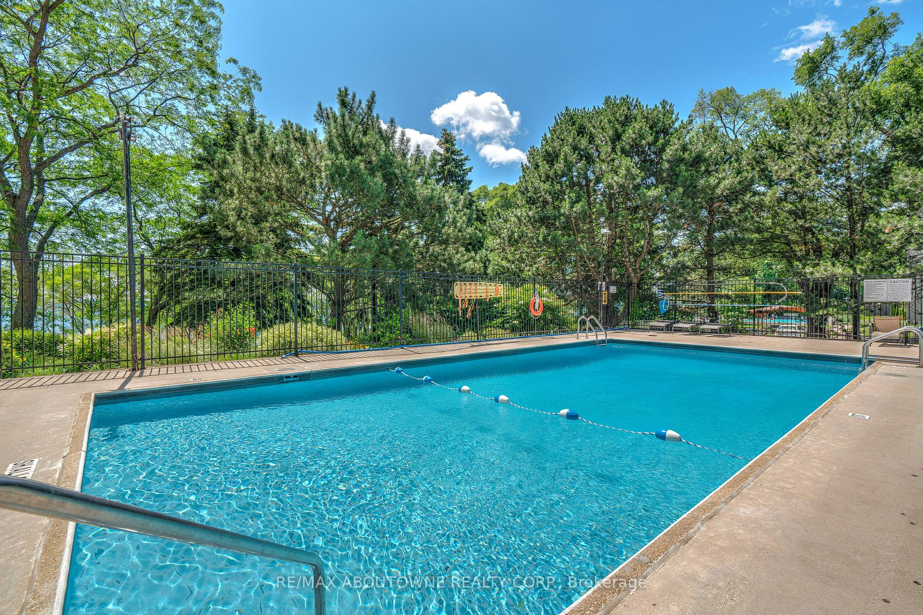 5250 Lakeshore Rd, #2001