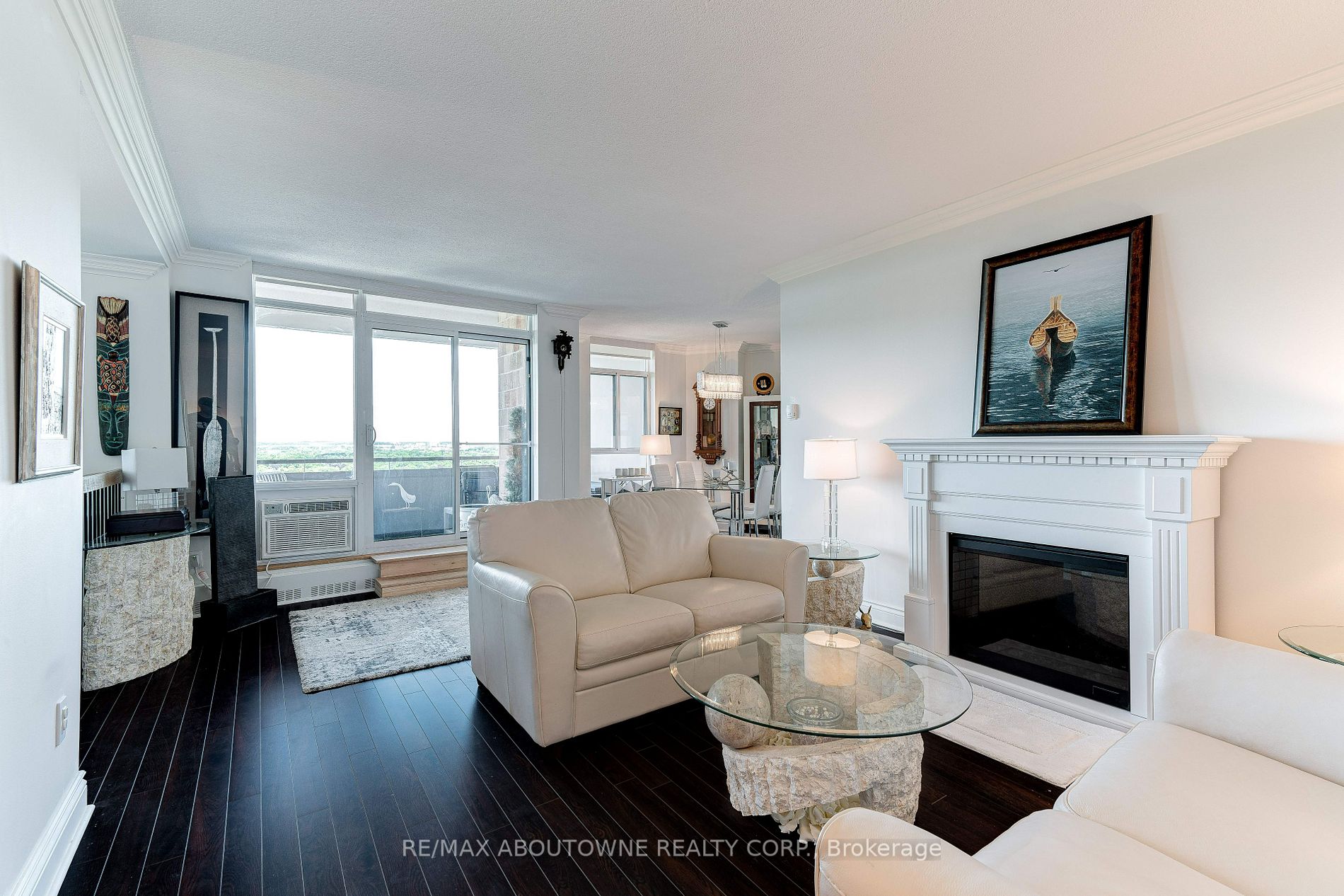 5250 Lakeshore Rd, #2001