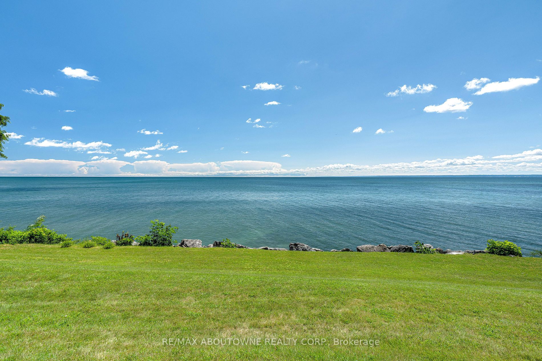 5250 Lakeshore Rd, #2001