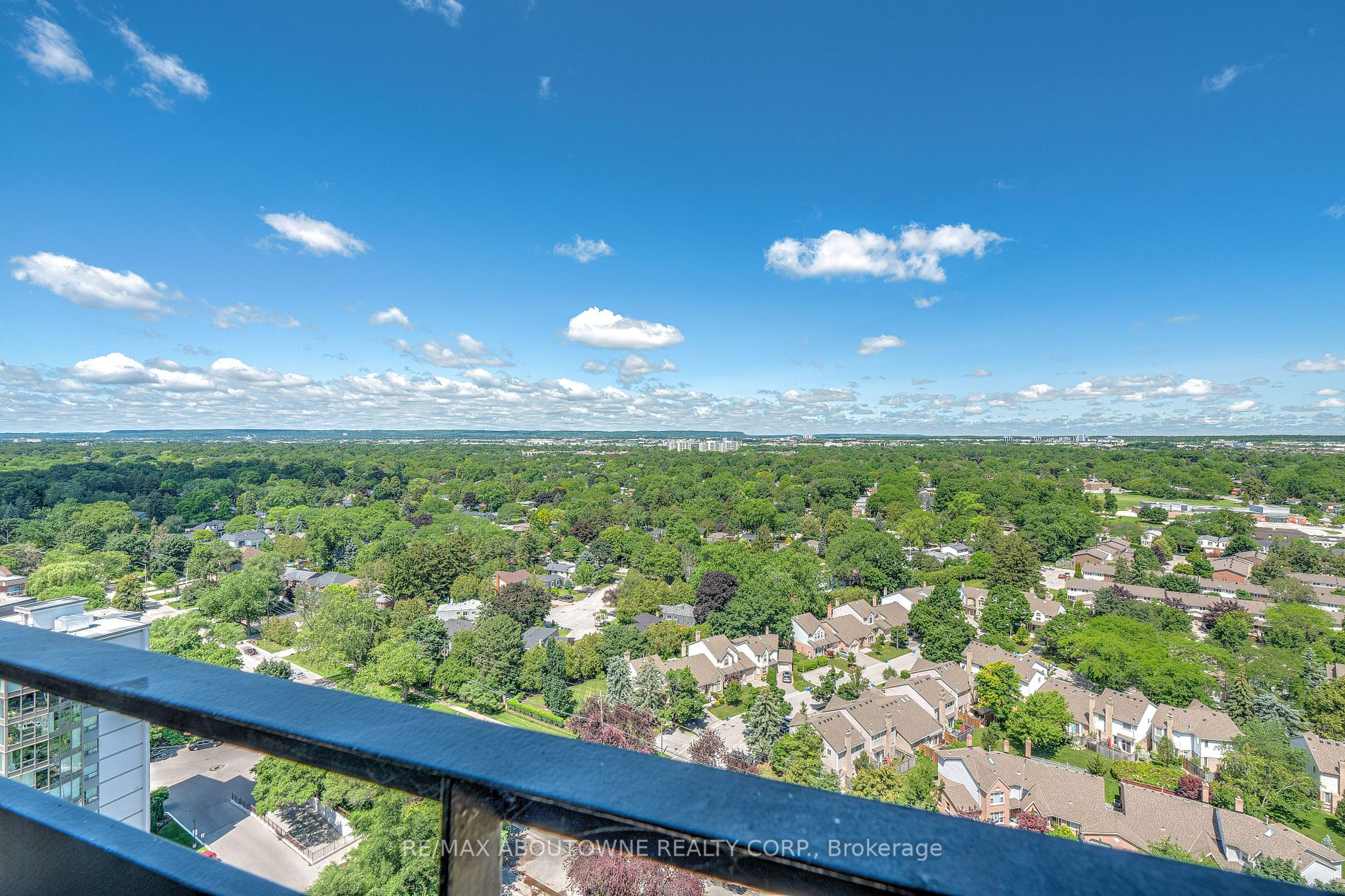 5250 Lakeshore Rd, #2001