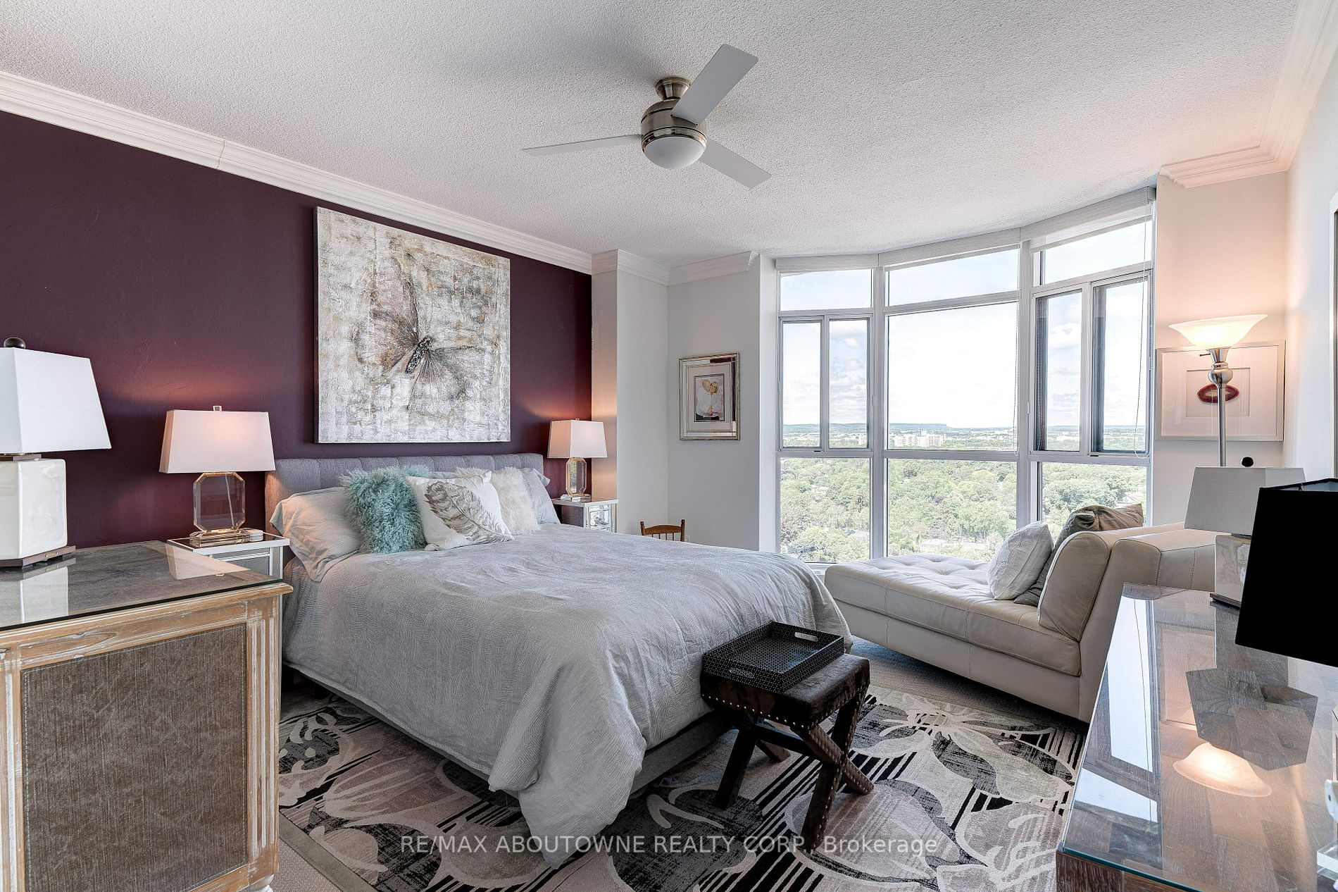 5250 Lakeshore Rd, #2001