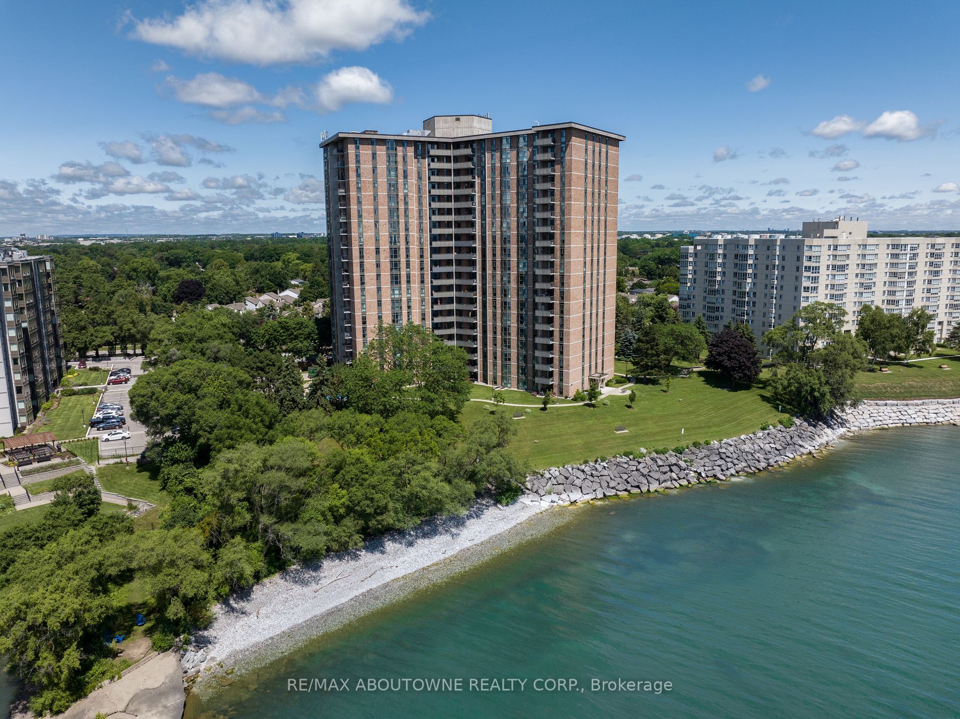 5250 Lakeshore Rd, #2001