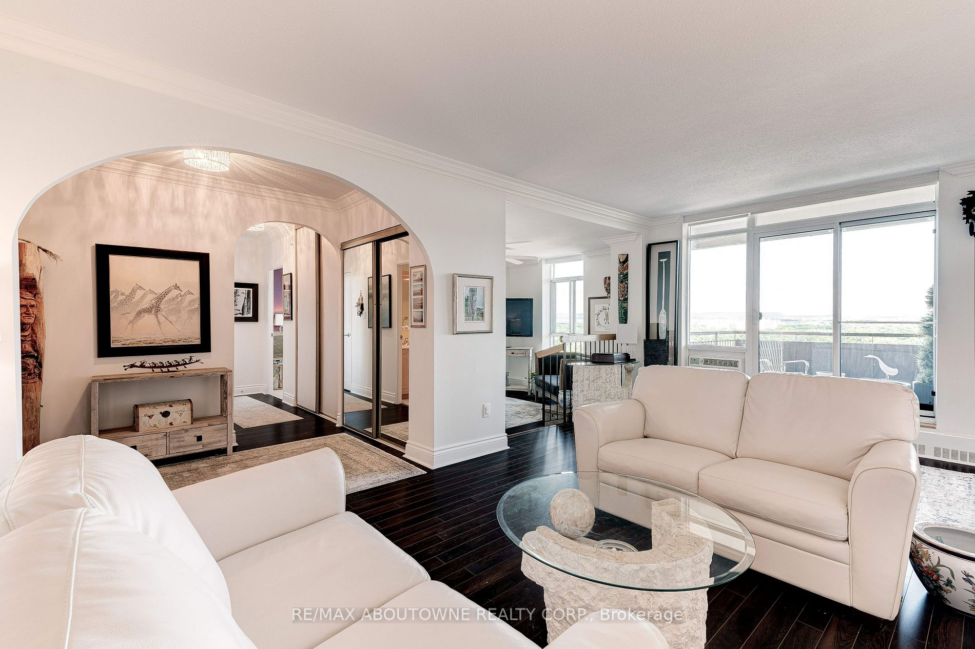5250 Lakeshore Rd, #2001