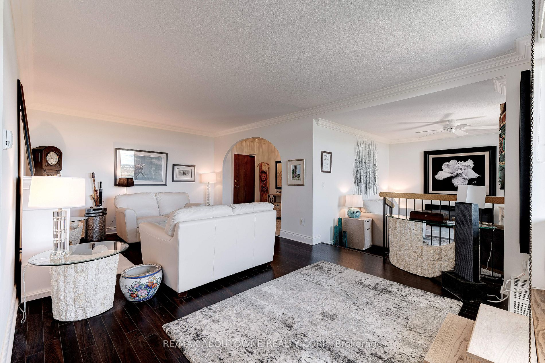 5250 Lakeshore Rd, #2001