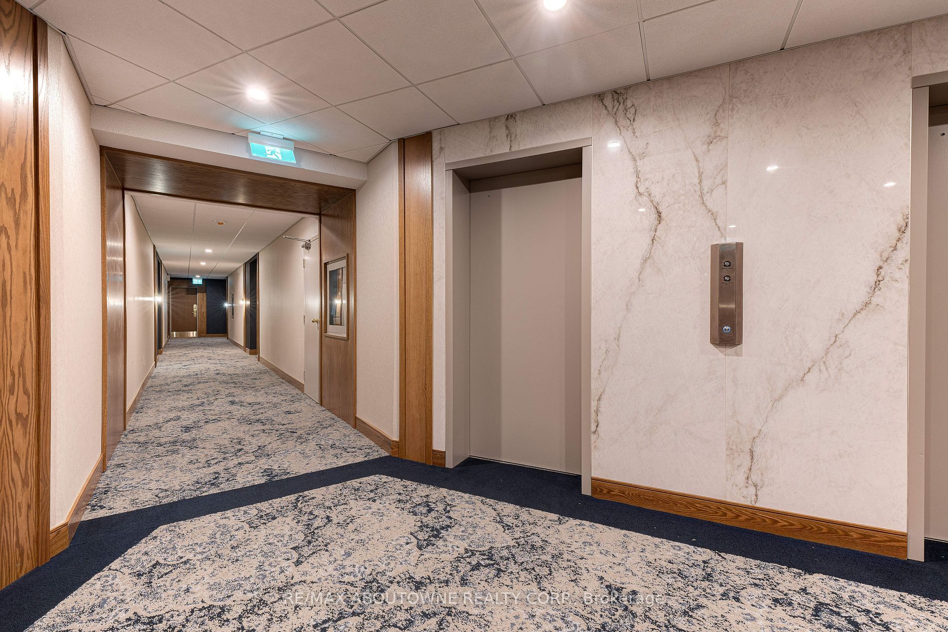 5250 Lakeshore Rd, #2001